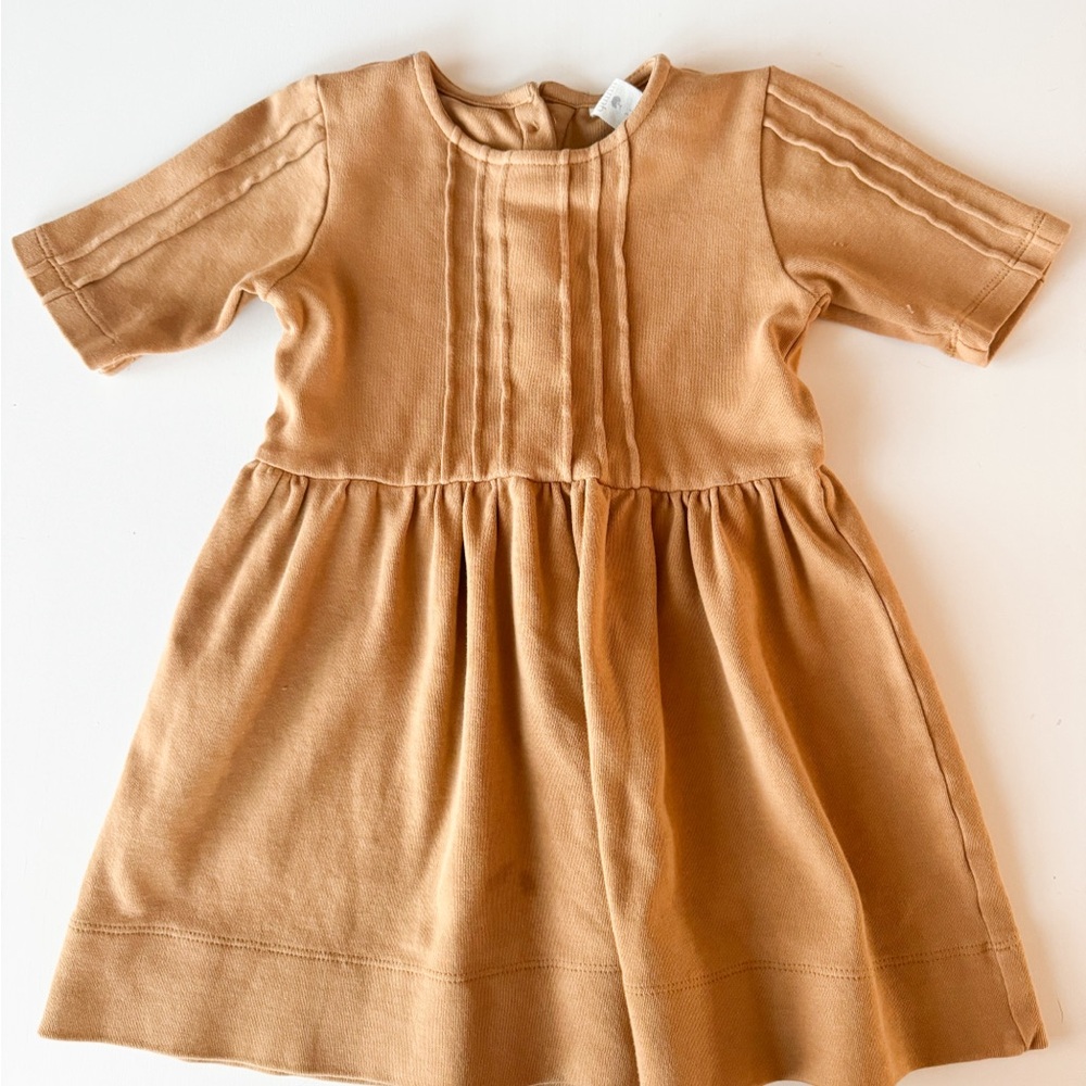 Kate Quinn yellow/tan dress